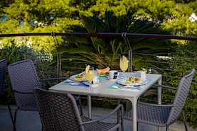 hotel-uvala-outdoor-breakfast