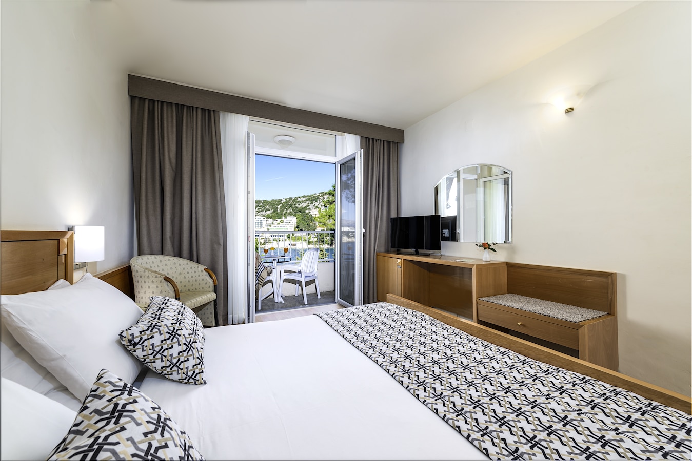 splendid-hotel-dubrovnik-double-room-balcony-sea-view.jpg