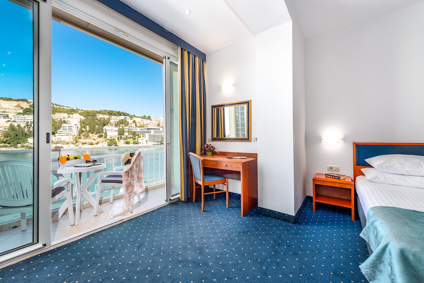 vis-hotel-dubrovnik-room-balcony-sea-view.jpg