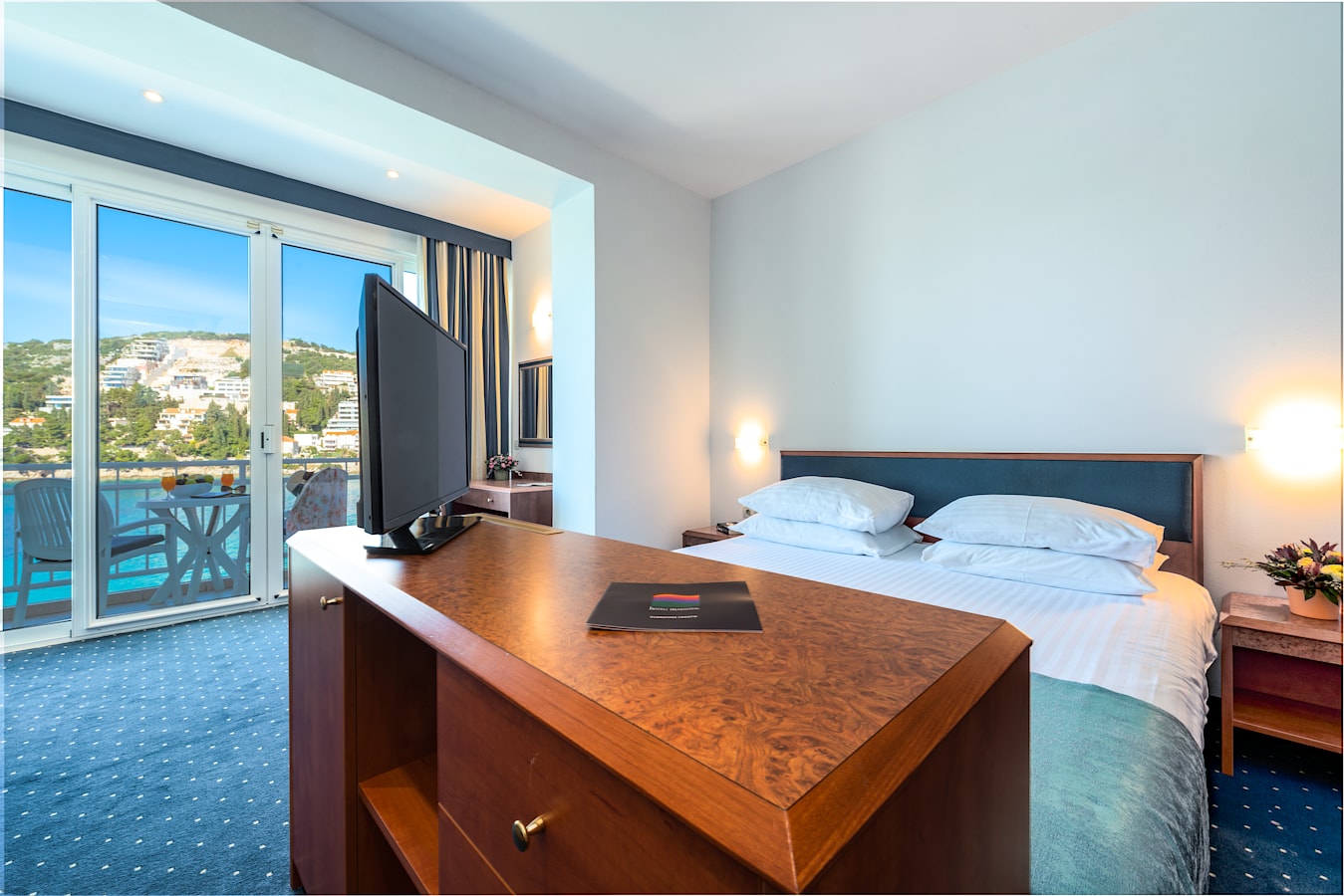 vis-hotel-dubrovnik-superior-room-balcony-seaside.jpg